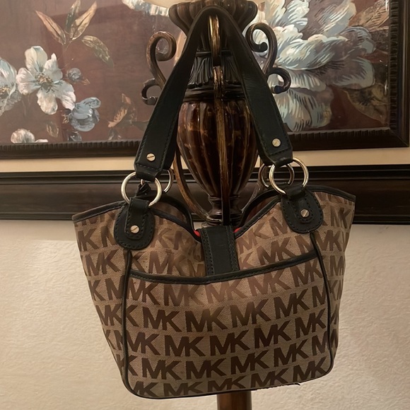 Michael Michael Kors please check all picture of condition - Picture 3 of 16